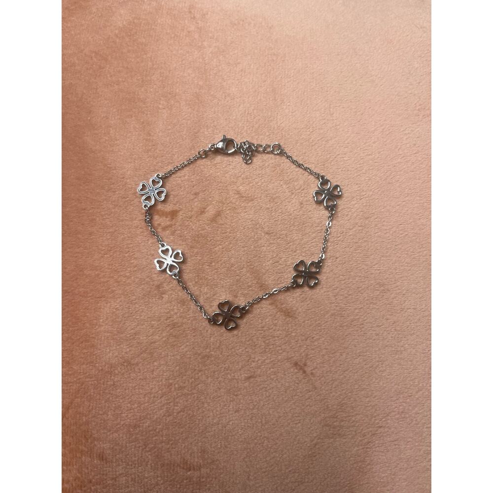 Four-Leaf Clover Silver Clasp Bracelet